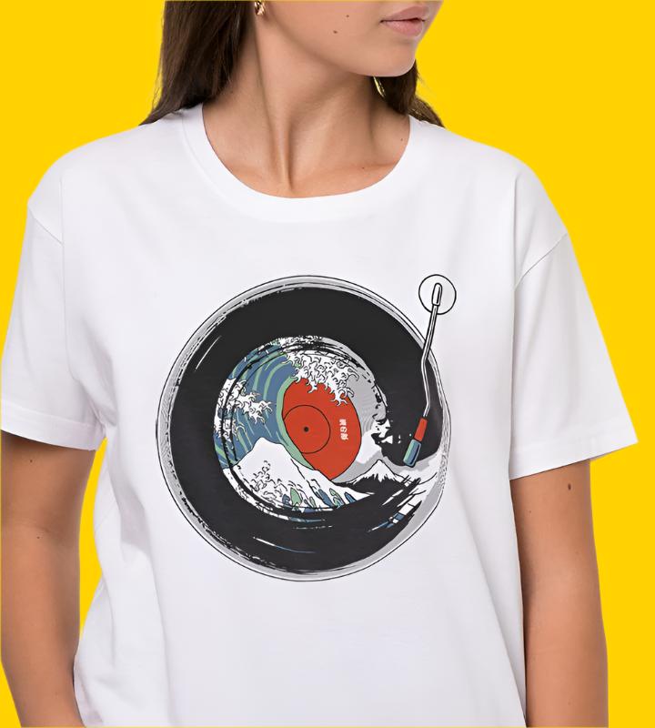 Tee "Retro Wave" • by TeeOreo